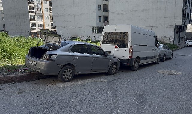 Esenyurt'ta içinde 16 öğrencinin bulunduğu servis minibüsünün freni boşaldı: O anlar kamerada