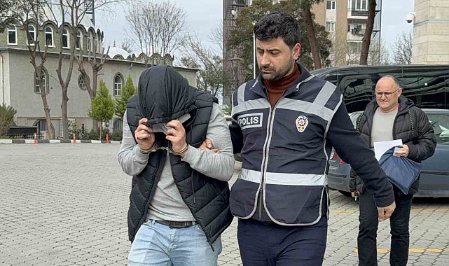 Eski karısının bıçak tehdidiyle cep telefonunu gasp etti