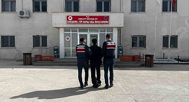 Eskişehir'de 10 yıl ve üzeri aranması bulunan 2 şahıs yakalandı