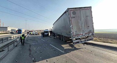 Eskişehir'de 5 aracın karıştığı zincirleme kazada 12 kişi yaralandı