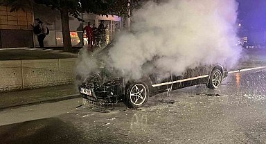 Eskişehir'in merkezinde yanan minibüs, paniğe neden oldu