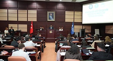 Eskişehir'de gençler meclis kürsüsünde