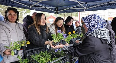 Eskişehir'de mezarlık ziyaretinde gelenek sürüyor
