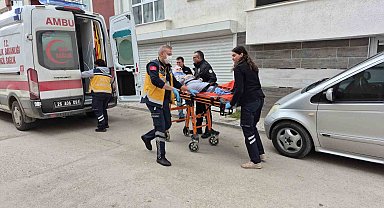 Evinde düşerek yaralanan yaşlı kadın dakikalarca yardım bekledi