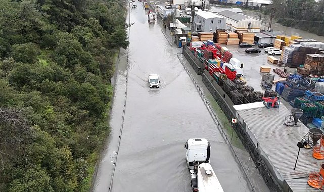 Eyüpsultan'da göle dönen yol havadan görüntülendi