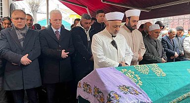 Fatih'te çöken binada hayatını kaybeden yaşlı kadın son yolculuğuna uğurlandı