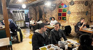 Fatih'te üniversite öğrencileri iftarda buluştu