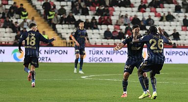 Fenerbahçe, 3. kez 2-0 geriye düştüğü maçta puan aldı