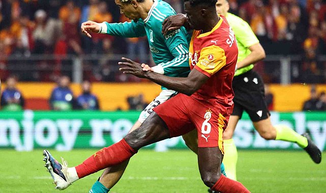 Galatasaray'da Davinson Sanchez cezalı duruma düştü
