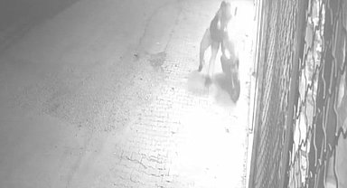 Gaza bastı, motosikletten düştü