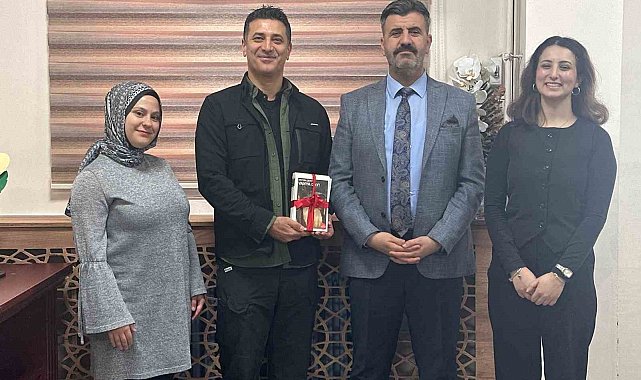 Gazeteci-yazar İbrahimoğlu öğrencilerle bir araya geldi
