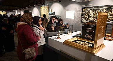 Gaziantep'te Mukaddes Emanetler Sergisi ziyaretçi akınına uğruyor