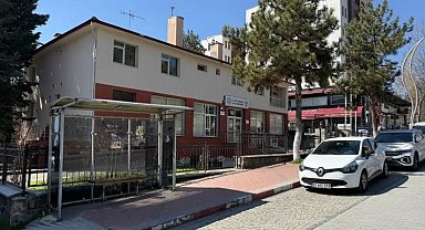Gediz'de şehrin kalbindeki bina belediyeye kazandırıldı
