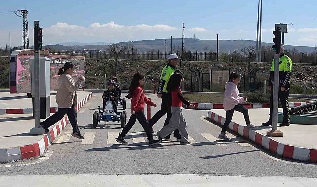 Geleceğin sürücüleri trafik kurallarını bu parkta öğreniyor: Binlerce öğrenci eğitim aldı