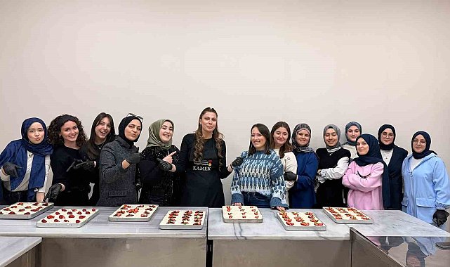 Gençler Güllaç yapımını öğrendi