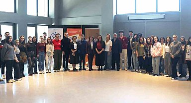 Gençler Nilüfer'de "İfade özgürlüğü" konuşuldu