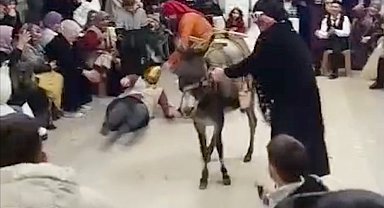 Gördes'te ilginç 'damat eğlencesi'