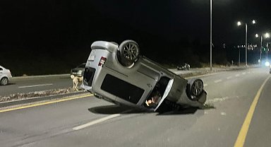 Hafif ticari araç takla attı