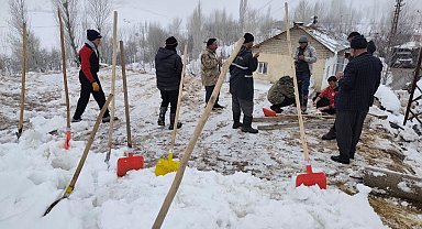 Hakkari Durankaya'da ahır çöktü 5 hayvan telef oldu