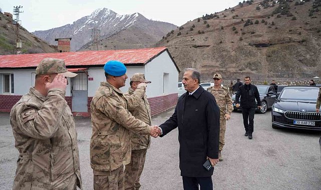 Hakkari Valisi'nden jandarmaya moral ziyareti