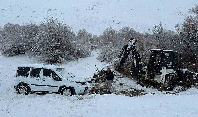 Hakkari-Van kara yolunda kaza: 2 yaralı