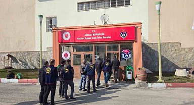 Hakkari'de 25 yıl hapis cezası bulanan 5 şahıs yakalandı