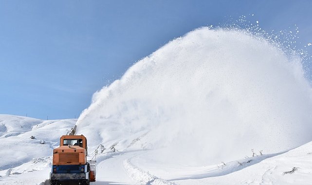 Hakkari'de 74 yerleşim yerinin yolu ulaşıma kapandı