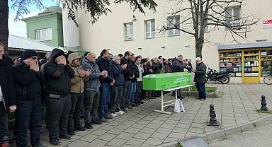 Halı sahada kalp krizi geçirerek vefat eden Murat Kasapoğlu son yolculuğuna uğurlandı