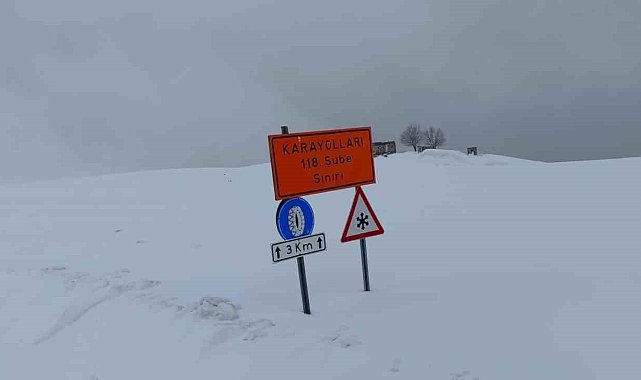 Hasköy-Mutki yolu kar ve tipi nedeniyle ulaşıma kapatıldı