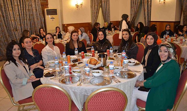 Hastane çalışanları iftar sofrasında buluştu