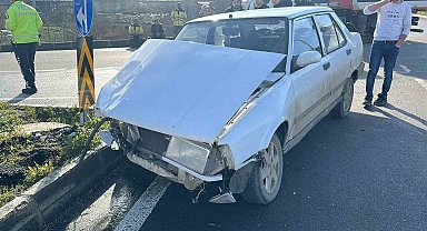 Hastane kavşağında yine kaza: Tofaş kağıt gibi katlandı