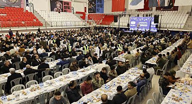 Hatay Büyükşehir Belediyesi'nin iftar sofrası Kırıkhan'da kuruldu