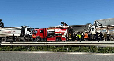 Hatay'da aynı istikametteki kamyonlar çarpıştı: 1 ölü
