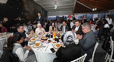 Hatay'da koruyucu aileler iftar sofrasında bir araya geldi