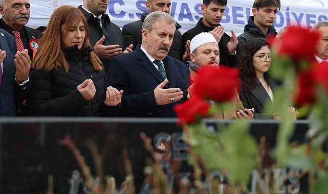 Helikopterin düşmesi sonucu BBP Genel Başkanı Muhsin Yazıcıoğlu ile birlikte hayatını kaybeden İsmail Güneş ve 4 kişi mezarları başında anıldı