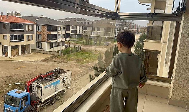 Her gün çöp kamyonunu bekleyen minik Arda'ya sürpriz
