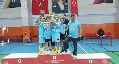Hisarcık Şehitler Ortaokulu'nun badminton başarısı