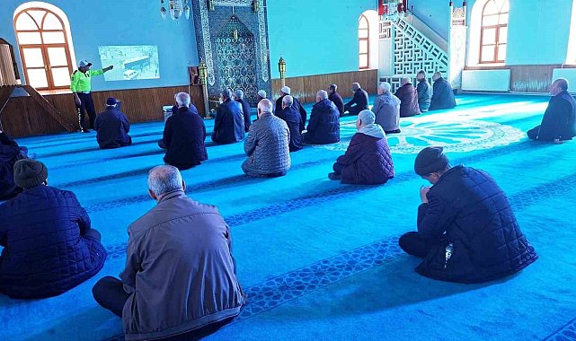 Hisarcık'ta cami cemaatine trafik eğitimi