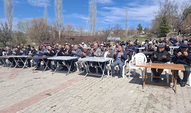 Hisarcık'ta depremde hayatını kaybedenler için mevlit ve hayır yemeği