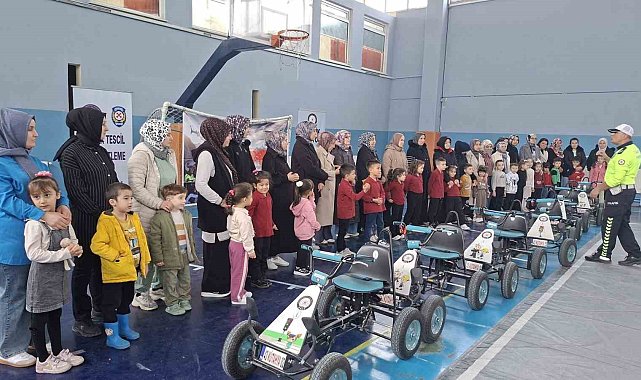 Hisarcık'ta öğrencilere uygulamalı ve teorik trafik eğitimi