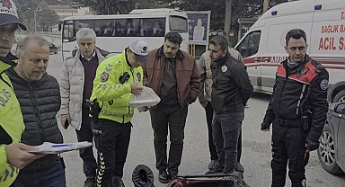 İftar vakti paket yetiştiren kurye kaza yaptı