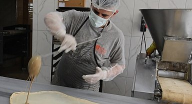 İftar ve sahur sofralarının vazgeçilmezi tahinli pide ilgi görüyor