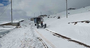 İl Özel İdaresi'nden yoğun kar mesaisi: Kapalı köy yolu kalmadı