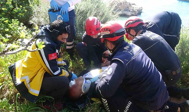 İncir ağacı hayatını kurtardı: Falezlerde 20 metre yükseklikten düşen adam yaralandı