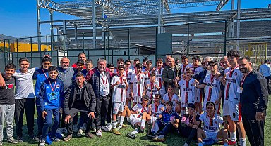 İncirliova Belediyespor U-15 takımı, şampiyonluğunu ilan etti