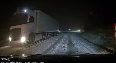 İnegöl karayolunda etkili olan kar yağışı sürücülere zor anlar yaşattı