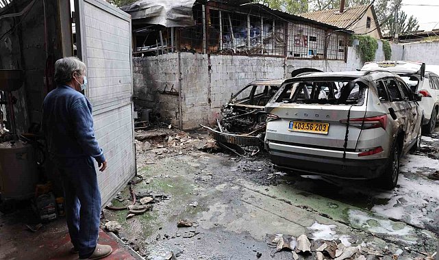 İran Devrim Muhafızları Ordusu, ABD ve İsrail'e ait üs ve askeri merkezlerin hedef alındığını açıkladı