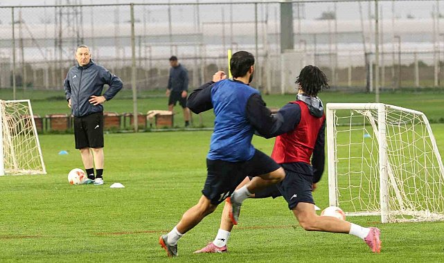 İran Milli Takımı kamp için Antalya'ya geldi
