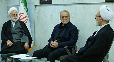 İran'da göreve başlayan Geçici Liderlik Konseyi'nden ilk fotoğraf yayımlandı