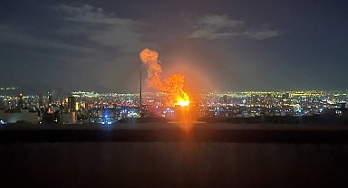 İran'da Radyo ve Televizyon Kurumu binası vuruldu, yayınlar kesildi